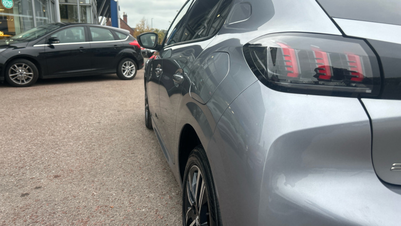 Peugeot 208 1.2 PureTech 100 Allure Premium + 5dr Petrol Hatchback